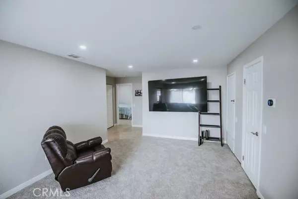 1554 Border AVE G, Corona, CA 92882