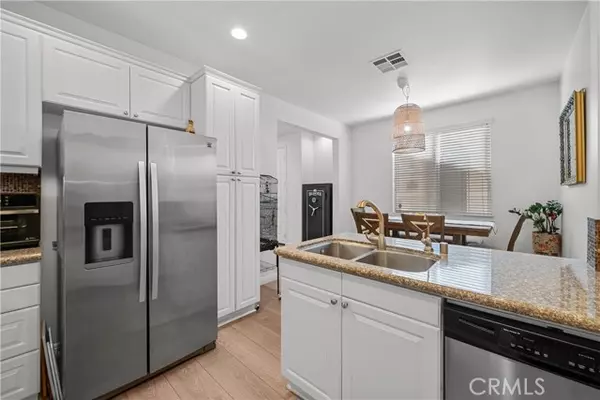 Saugus, CA 91350,19415 Opal