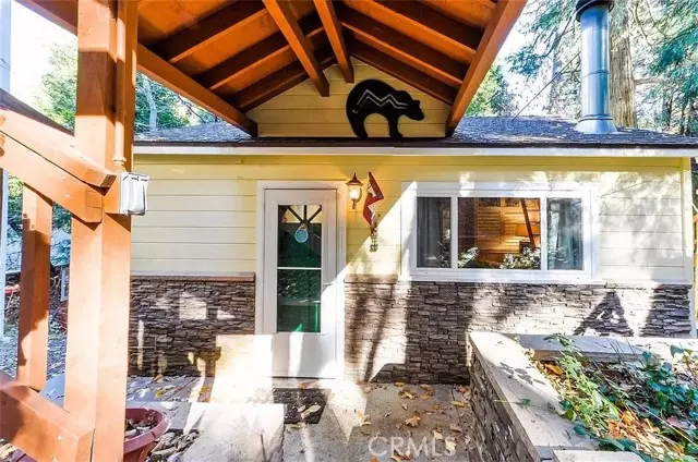 743 Woodland RD, Crestline, CA 92325
