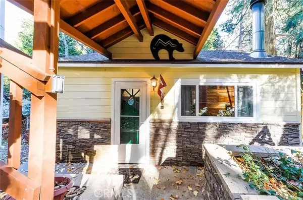 743 Woodland RD, Crestline, CA 92325