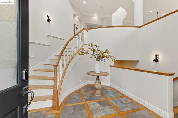 Oakland, CA 94611,5555 Moraga Ave