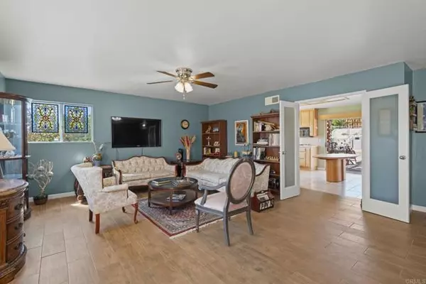 Vista, CA 92083,1114 Maryland DR