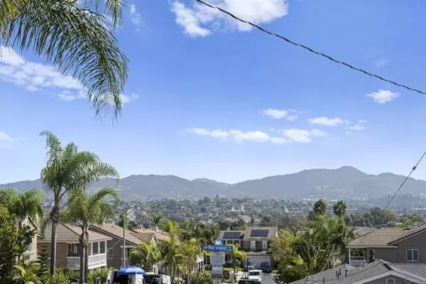 Vista, CA 92083,1114 Maryland DR