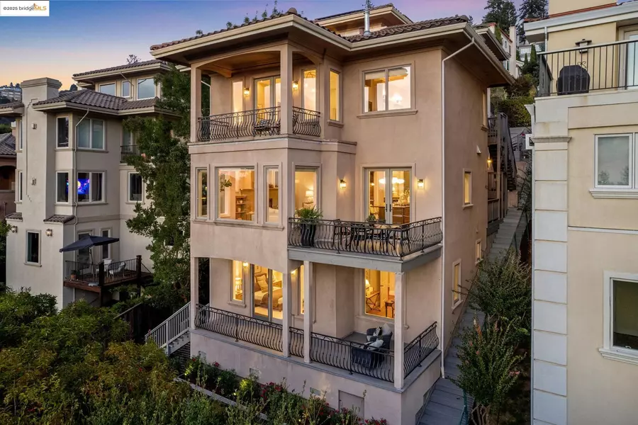 9047 Broadway Ter, Oakland, CA 94611