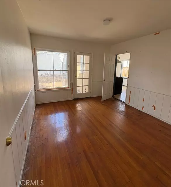 Van Nuys, CA 91406,15445 Archwood ST