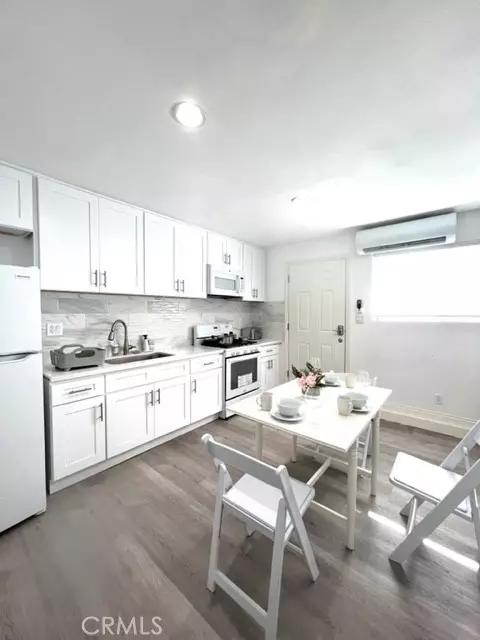 Santa Ana, CA 92704,2926 W La Verne AVE