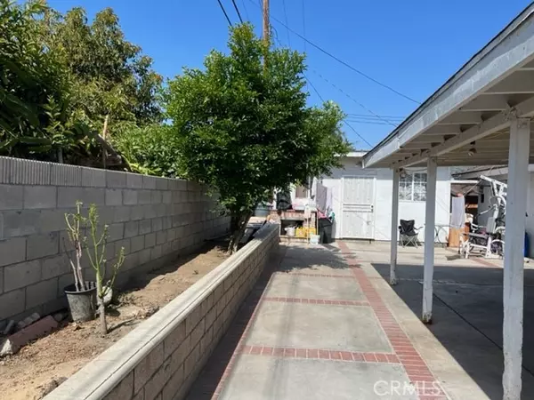 Santa Ana, CA 92704,2926 W La Verne AVE