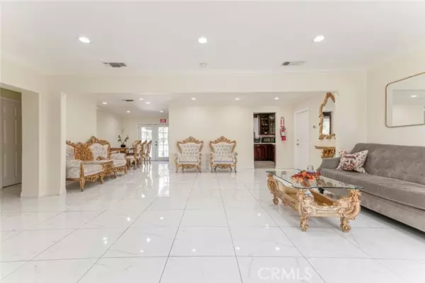 Van Nuys, CA 91406,16037 Hart ST