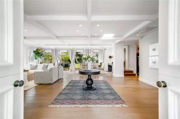 Laguna Beach, CA 92651,360 Diamond ST