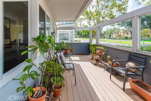 Irvine, CA 92620,73 Huntington 322