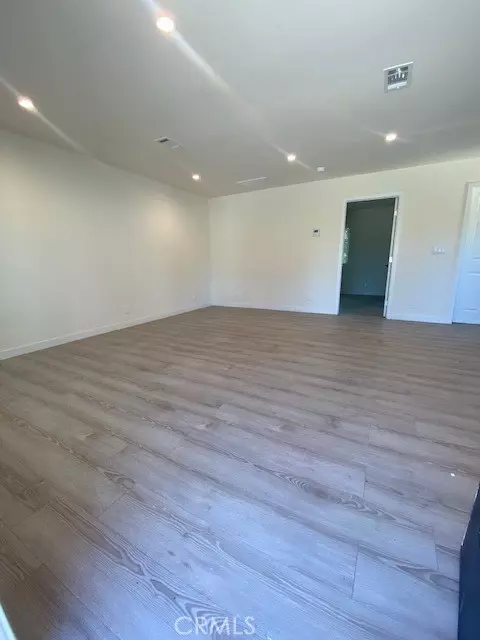 Canoga Park, CA 91304,7713 Woodhall Ave