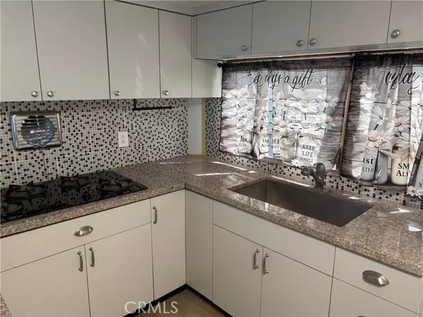 Sunland, CA 91040,10799 sherman GRV