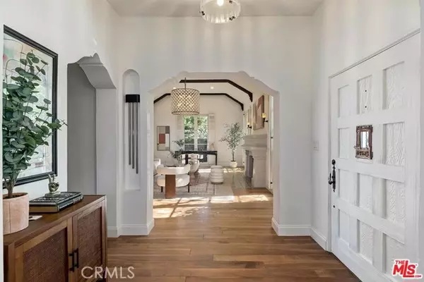 Los Angeles, CA 90049,384 N Bonhill RD