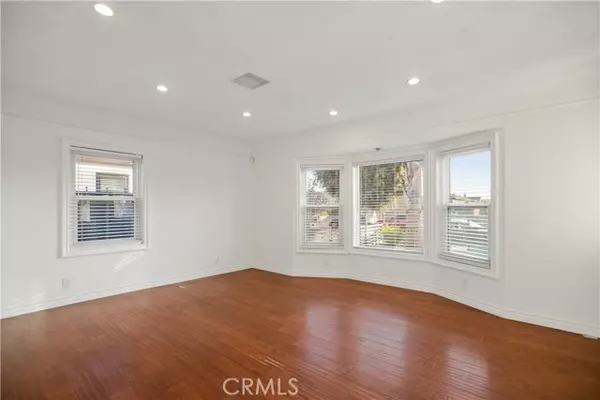 South Gate, CA 90280,6019 Florence AVE