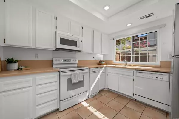 Chula Vista, CA 91910,1579 Apache DR E