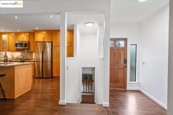 Oakland, CA 94611,6861 Saroni Dr