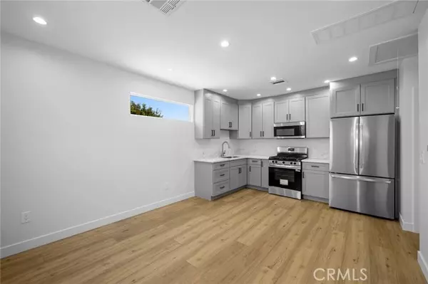 Burbank, CA 91504,841 Irving Dr 101