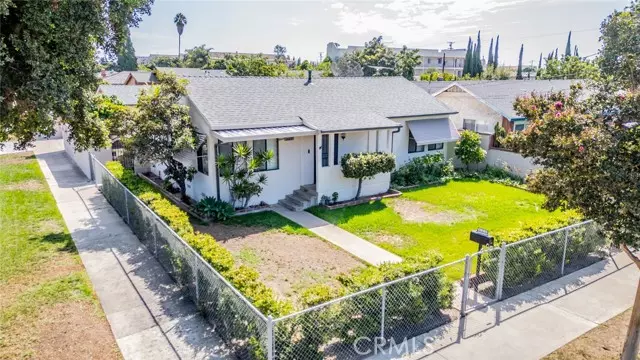 Santa Ana, CA 92703,825 N Raitt ST