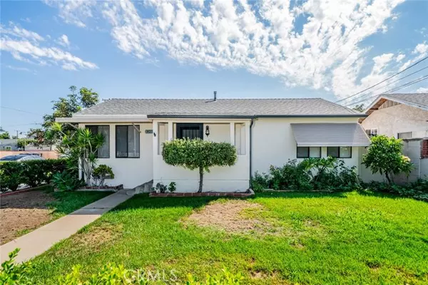 Santa Ana, CA 92703,825 N Raitt ST