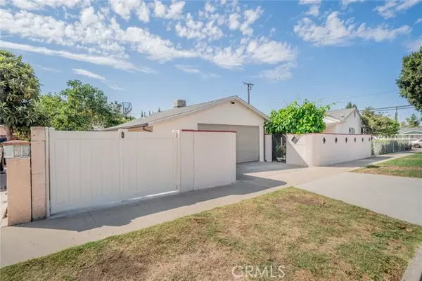 Santa Ana, CA 92703,825 N Raitt ST