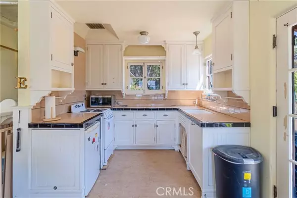 Altadena, CA 91001,1689 E Altadena DR