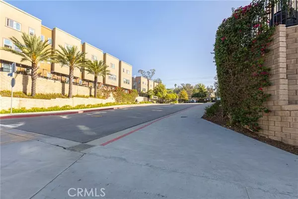 Sylmar, CA 91342,13219 Shaw LN