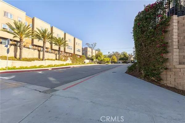 Sylmar, CA 91342,13219 Shaw LN