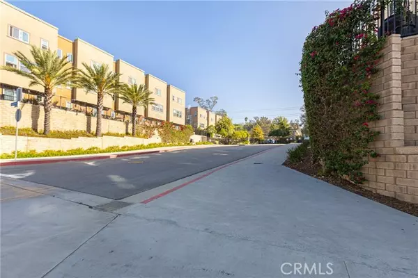 Sylmar, CA 91342,13219 Shaw LN