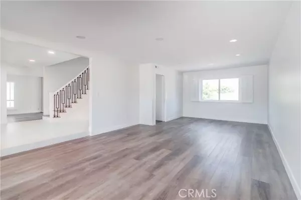 Huntington Beach, CA 92647,15562 Wild Cherry CIR