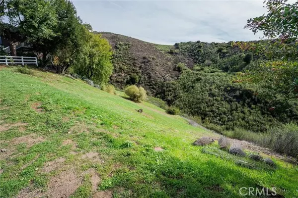 16 Holster LN, Bell Canyon, CA 91307