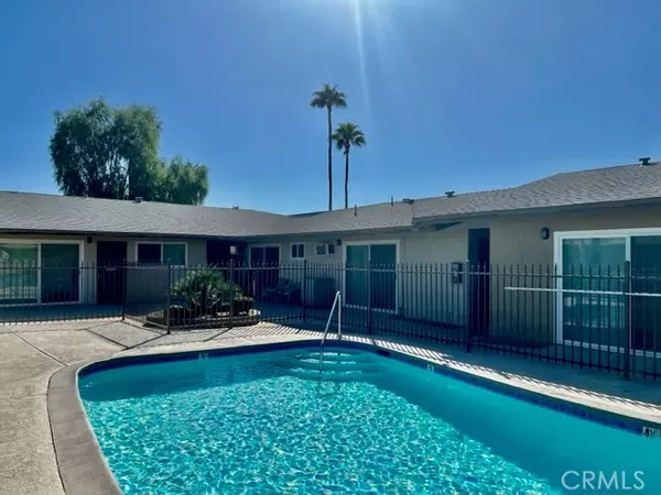 Palm Springs, CA 92262,685 E Vista Chino 1