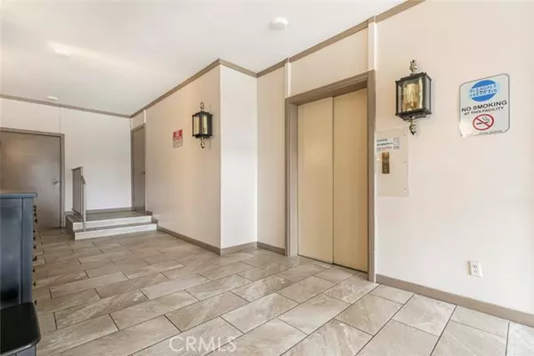 Glendale, CA 91202,1118 N Central 17
