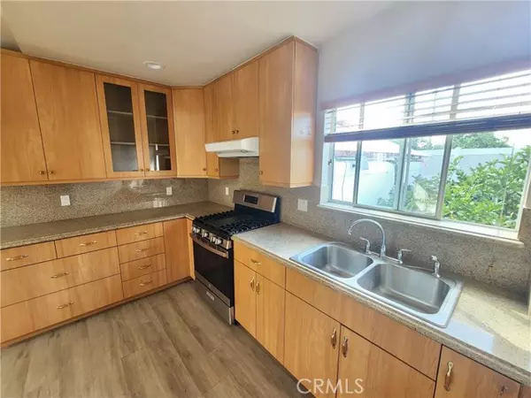 North Hollywood, CA 91605,7856 Saint Clair B