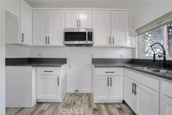 Los Angeles, CA 90037,919 919 1/2 W 49th