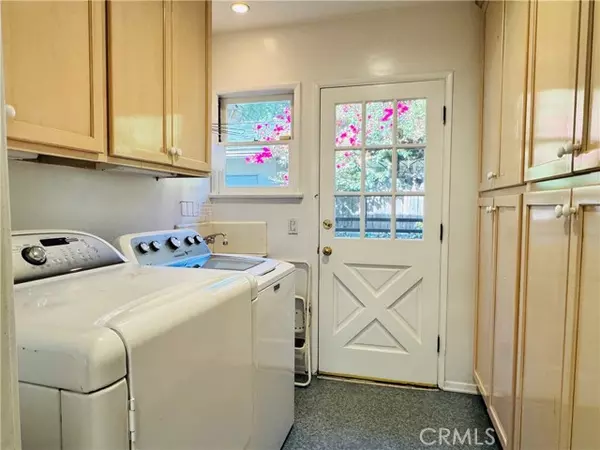 Van Nuys, CA 91405,6626 Matilija AVE