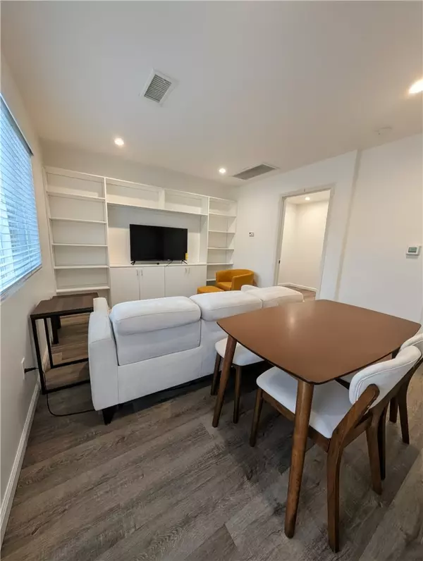 North Hollywood, CA 91601,11106 Califa St