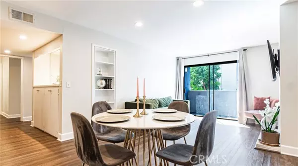 Hollywood Hills, CA 90068,1940 N Highland 26