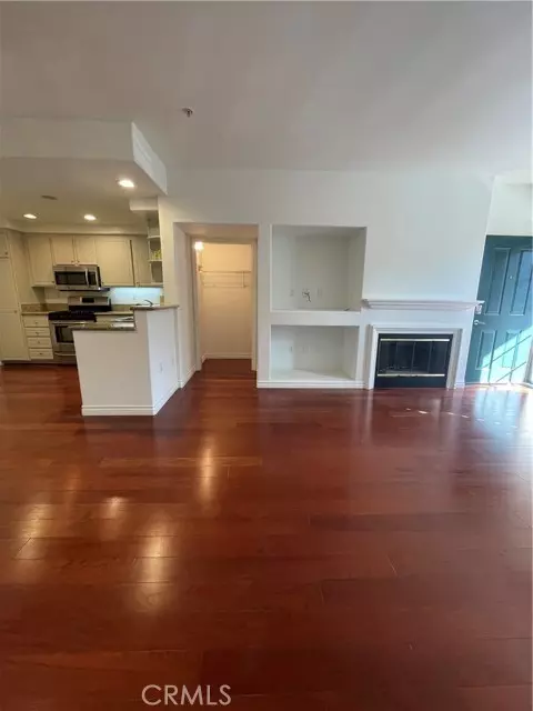 Irvine, CA 92606,1104 Solvay Aisle