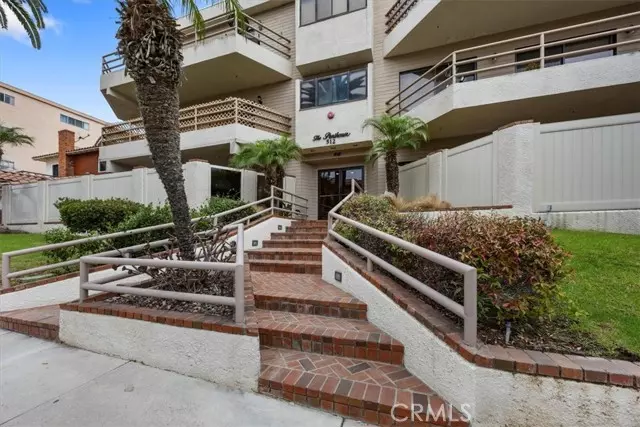 Redondo Beach, CA 90277,512 Esplanade 303