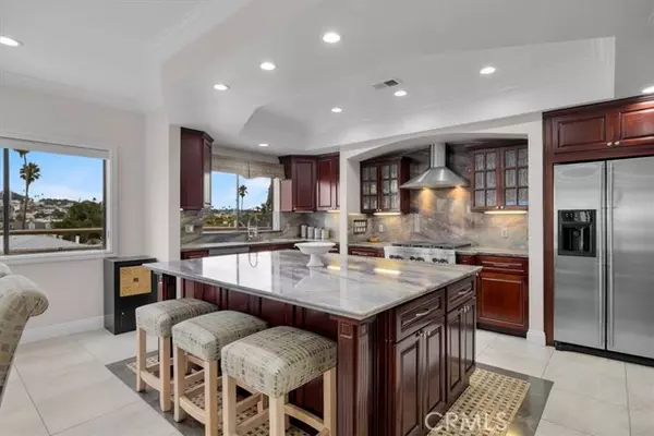 Redondo Beach, CA 90277,512 Esplanade 303