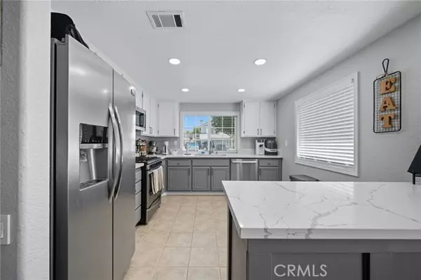 San Bernardino, CA 92407,5548 5548 Westwind DR