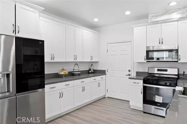 Rialto, CA 92376,572 N Teakwood