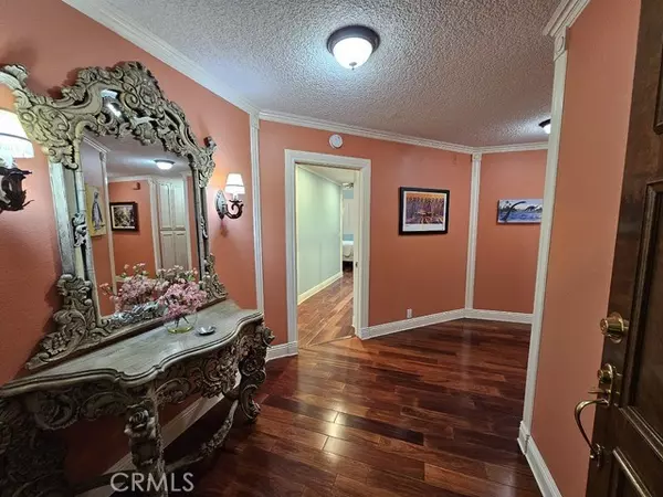 Toluca Lake, CA 91602,10310 Riverside DR 201