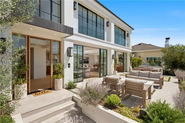 2820 Bayview DR, Corona Del Mar, CA 92625