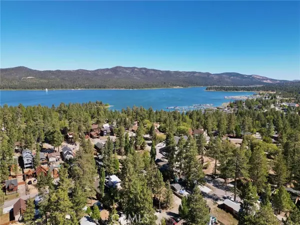 Big Bear Lake, CA 92315,40235 Guinan LN