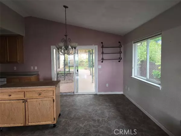 Lakeport, CA 95453,325 Acorn