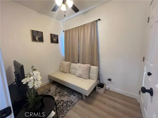1441 S Cloverdale AVE 1/2, Los Angeles, CA 90019