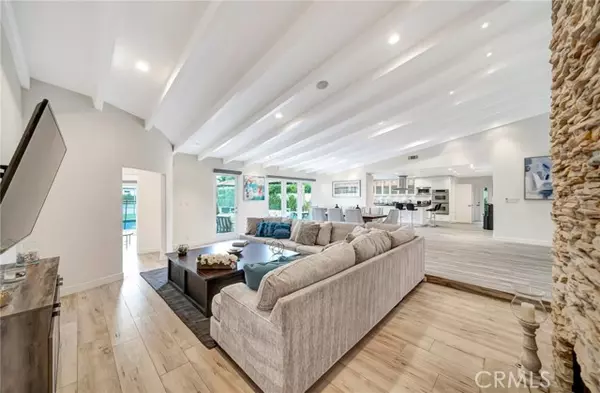 22914 Calvert ST, Woodland Hills, CA 91367