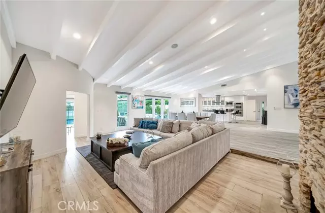 22914 Calvert ST, Woodland Hills, CA 91367