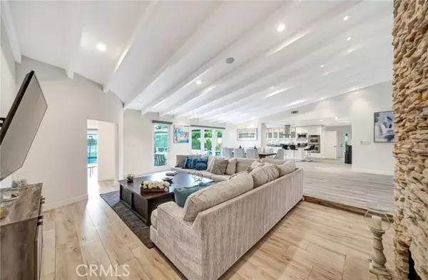 22914 Calvert ST, Woodland Hills, CA 91367